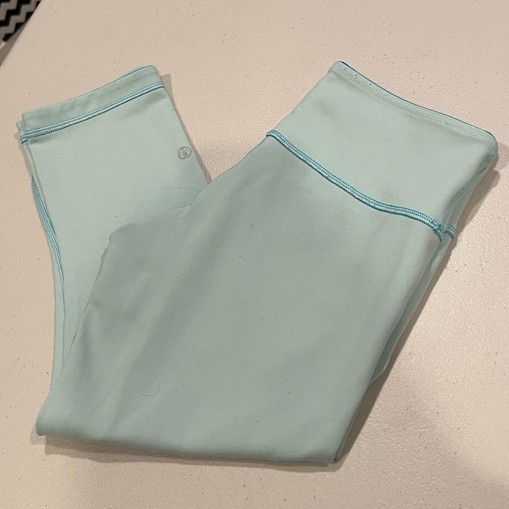 Lululemon REVERSIBLE blue capris 6
